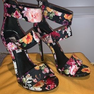 Steve Madden Milyah Floral Pumps / Heels